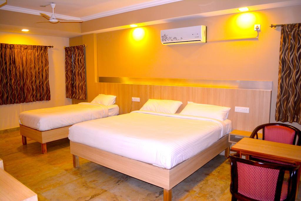 Hotel Royal Opera Bangalore Habitación foto