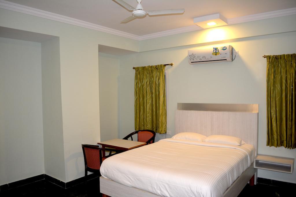 Hotel Royal Opera Bangalore Habitación foto